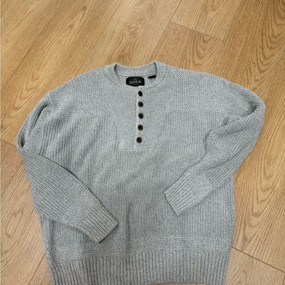 Men’s M long sleeve sweater with  buttons.  Redhead never worn. - Picture 3 of 4